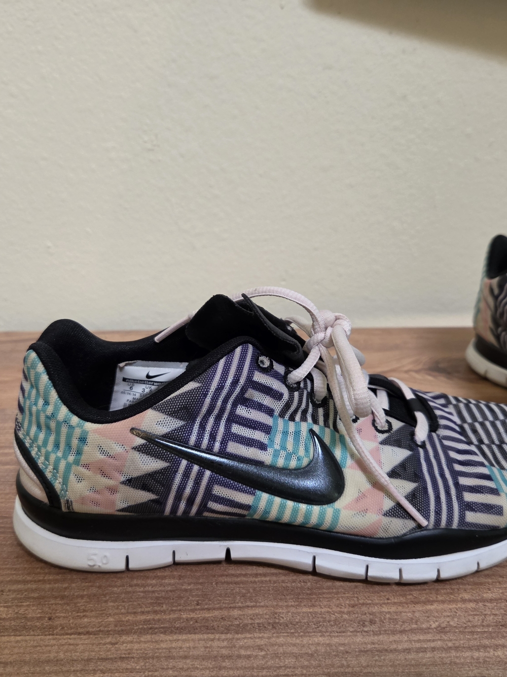 Nike Multicolor Geometric Training Shoes in Black, Teal & Pink